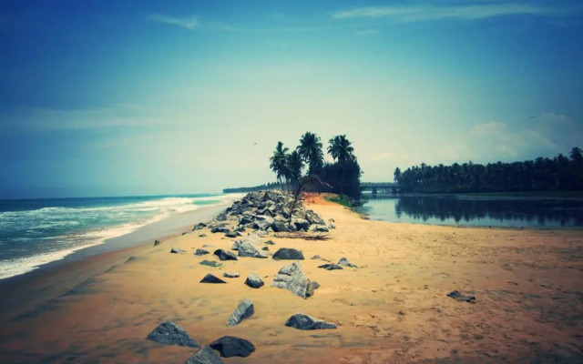 M R Beach & Cottages