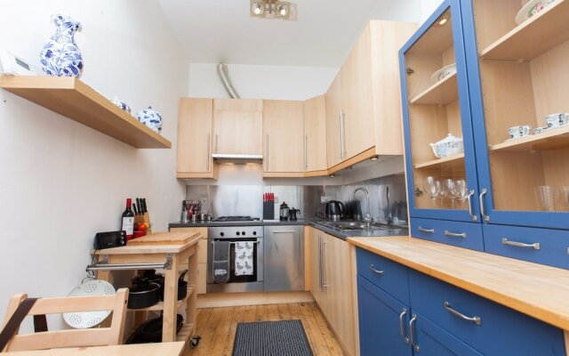 Charming 2-br Flat for 4 in Quiet Corstorphine