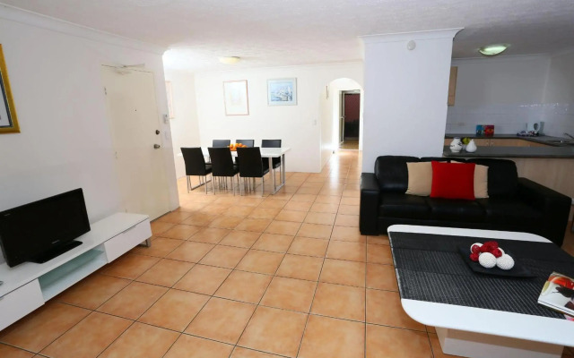 St Tropez Apartments