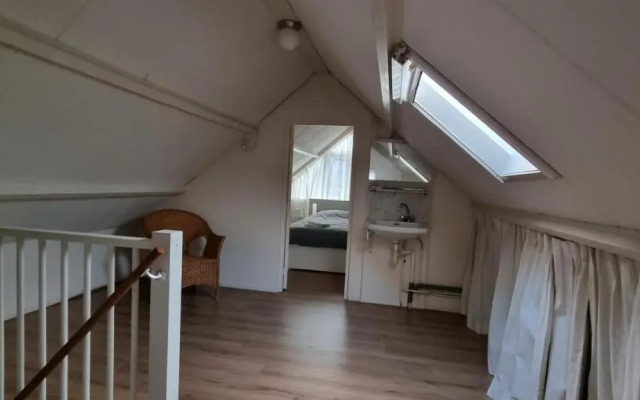 Zomerhuis, centraal gelegen, rustige locatie.
