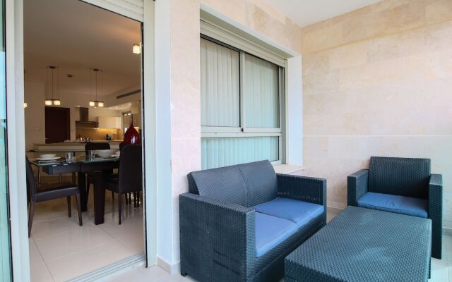Luxury Family Getaway in Ramat Aviv