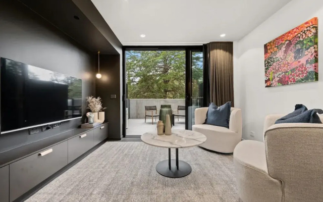 Braddon Studio With Parking & BBQ