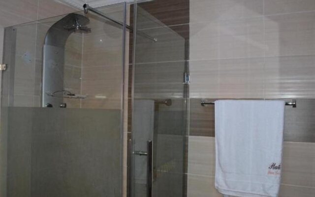Platinum Inn Gee Hotel