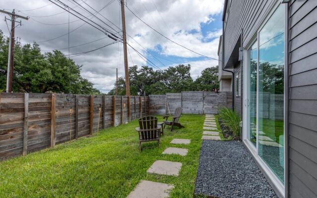 Contemporary Home Centrally Located Near Soco & DT