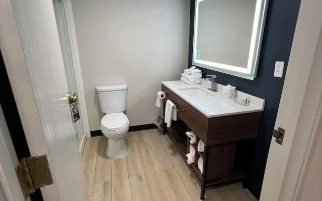 Wingate by Wyndham Dublin Near Claytor Lake State Park