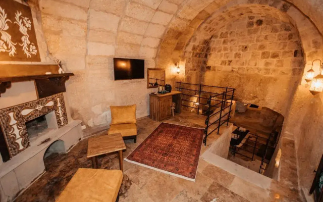 Vanessa Cave House