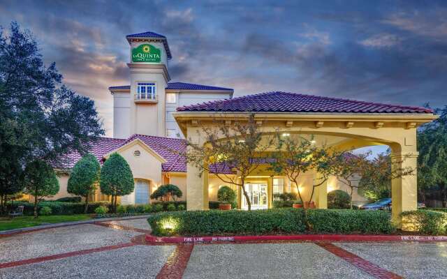 La Quinta Inn & Suites by Wyndham Dallas North Central