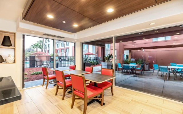 Holiday Inn Express Fremont-Milpitas Central by IHG