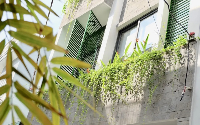 Uri House