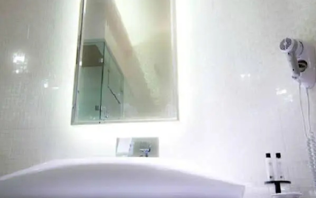 Midi Motel Tainan Branch