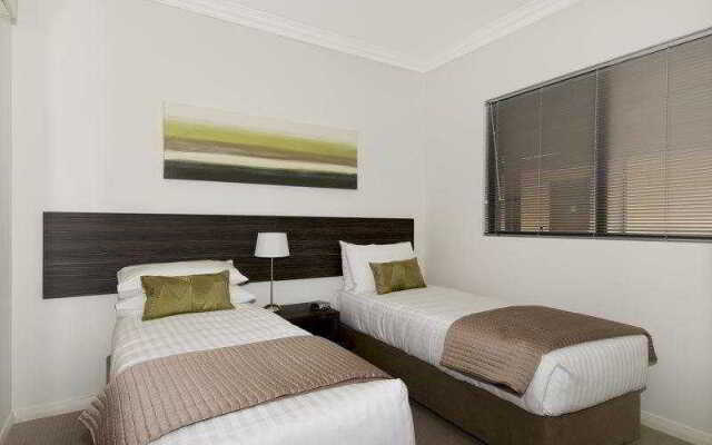 Dolphin Quay Apartment Hotel