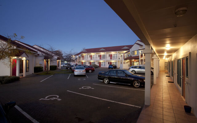 Aubyn Court Spa Motel