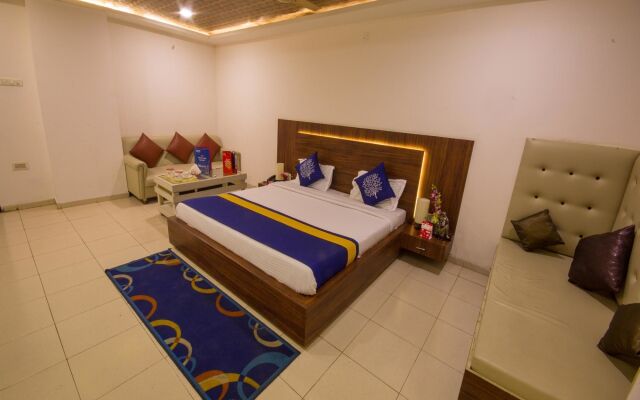 OYO 694 Hotel Malik Residency