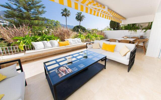 Beautiful 3BEDROOMS/2BATH/Golden Mile