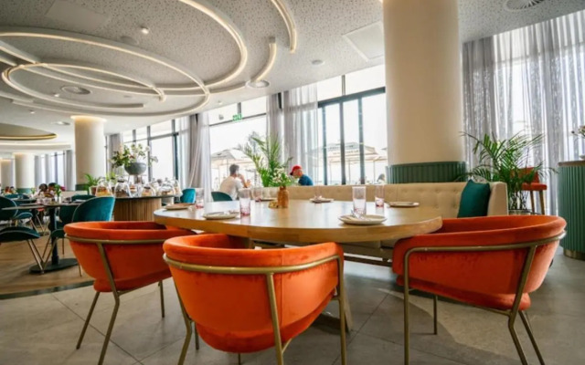 Upmarket unit at Ellipse waterfall country estate