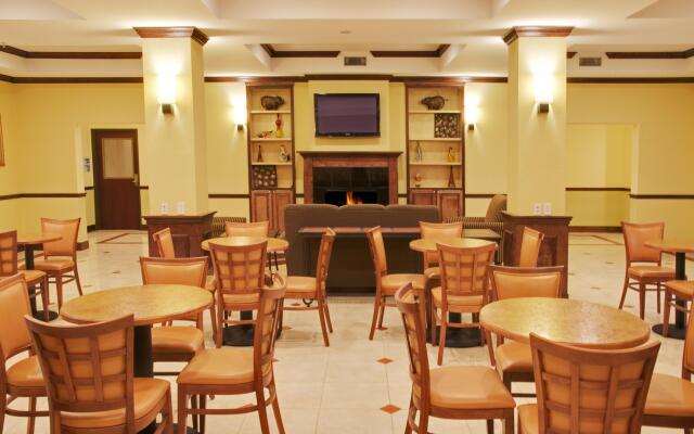 Holiday Inn Express Hotel & Suites Winnie by IHG