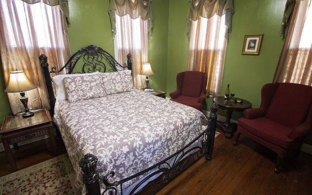 White Oak Manor Bed & Breakfast