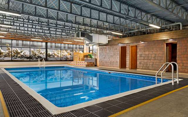 Super 8 by Wyndham Hearst ON