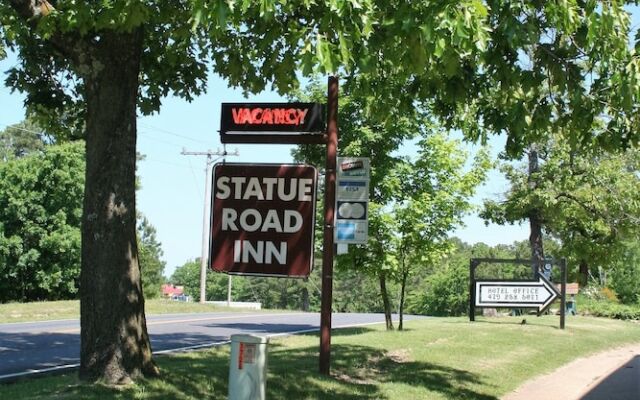 Statue Road Inn
