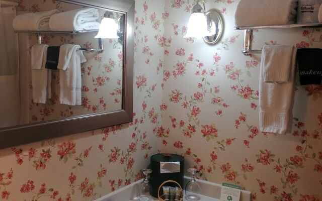 Lamie's Inn and The Old Salt Restaurant