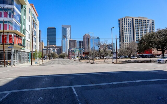 Recently Upgraded Downtown Great Amenities