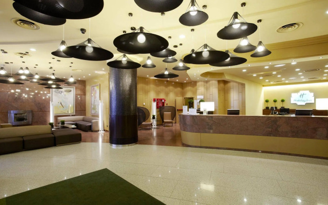 Suites Plaza Hotel & Wellness