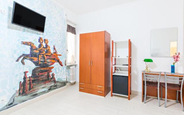 Lia Rooms 4
