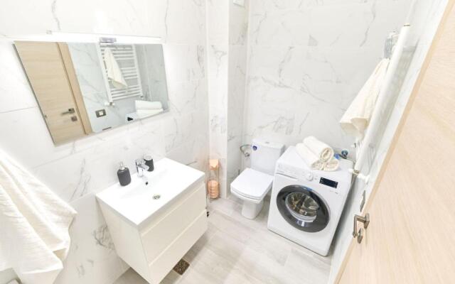 Sunflower 2BR Apartment in Nord10- parking n pool