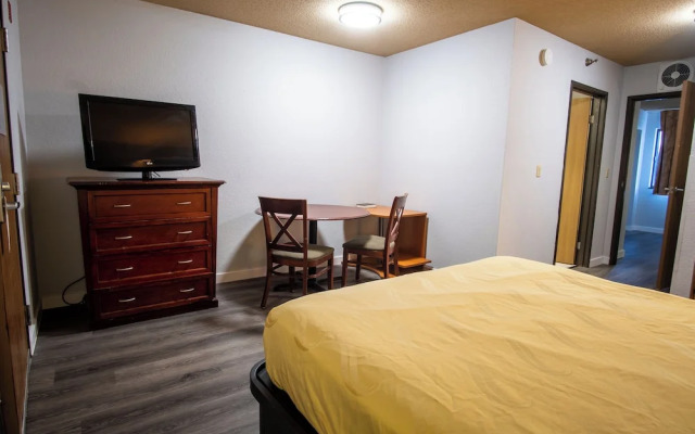 Blue Way Inn & Suites Eagan