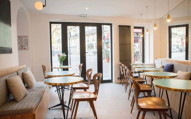 Отель Montholon Paris