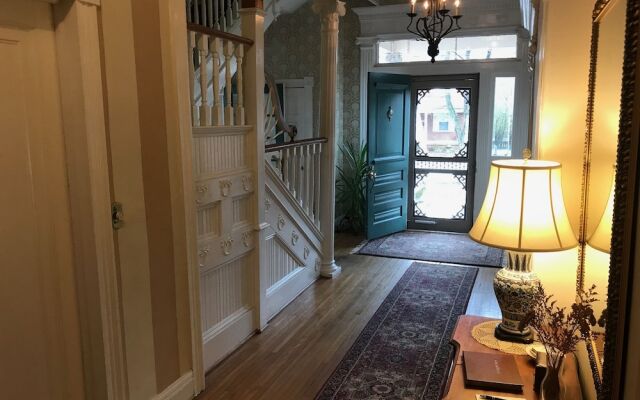 Charles Bass House Bed & Breakfast