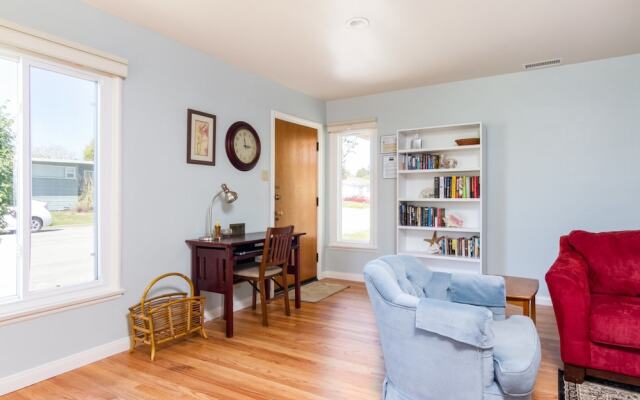 Delightful 2BR Ventura Duplex by RedAwning