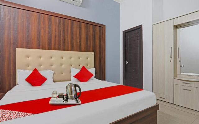 OYO Flagship 70198 The Cz Inn