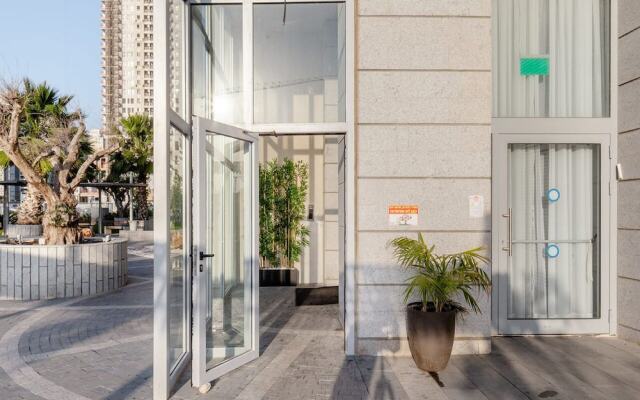 O-O Group -Luxury 3BR APT See View Tower