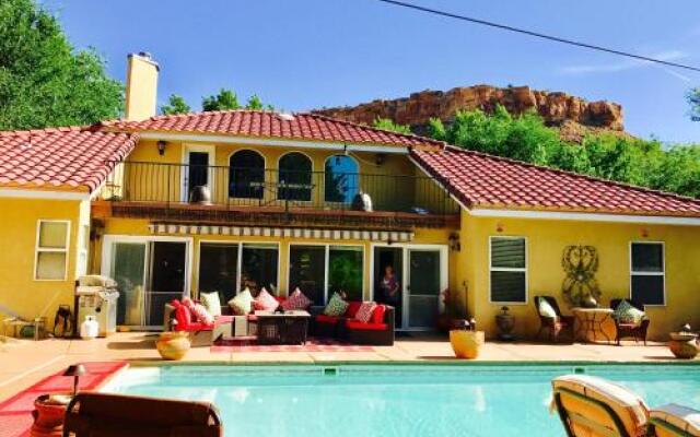 Emerald Pools At The Desert Thistle Inn