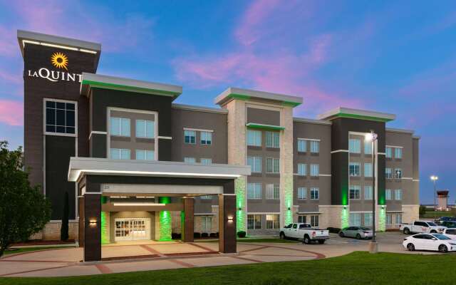 La Quinta Inn & Suites by Wyndham Ft. Worth - Burleson