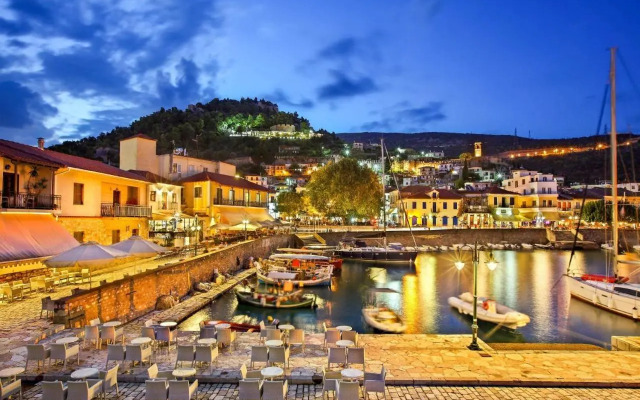 Nafpaktos Beach luxury Suites