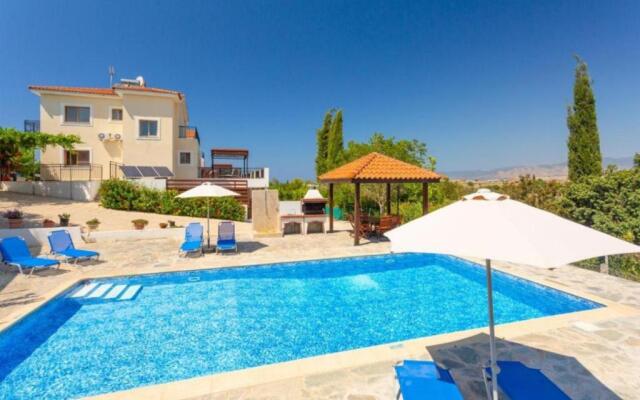 Villa Ira Finiki in Latchi
