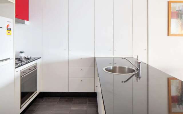 Amazing Brisbane CBD 2 Bedroom Apartment With River Views