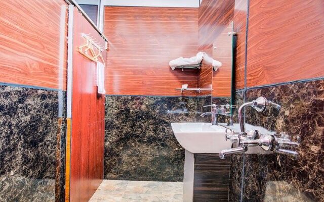 OYO 18561 Hotel Athiti