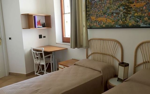 VelaLatina Residence B&B Soverato - Camera Maestrale & Camera Tramontana