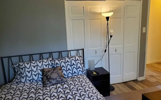 Colline-Single Room- Self Check-In