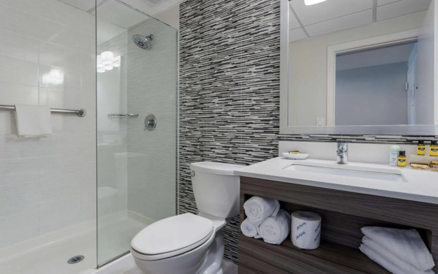 Best Western Plus Brooklyn Bay Hotel