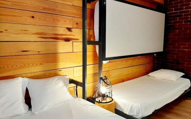 Hostal Erasmus by gaiarooms
