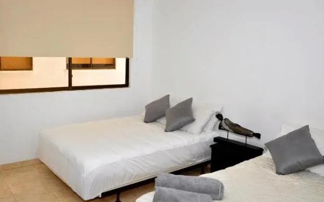 Hotel Axis Inn by Geh Suites