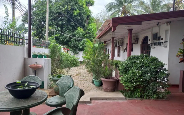 Mayura Rest Inn