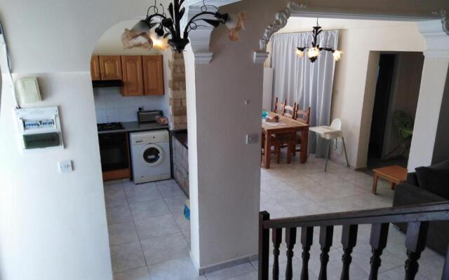 "lovely six Bedroom Villa in Coral Bay ."