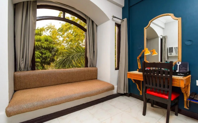 OYO 20027 SilverKey Cyber City