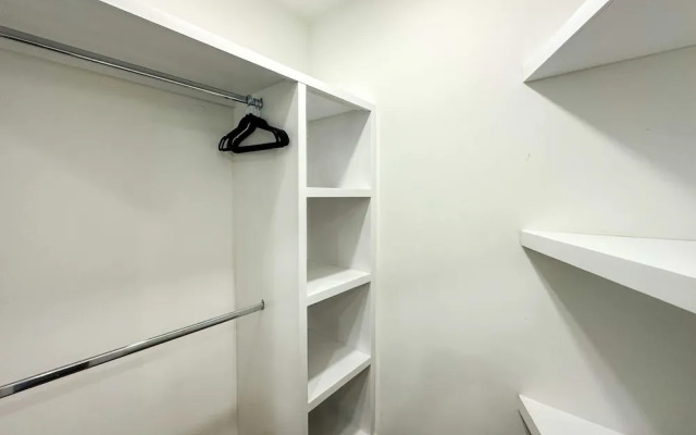 Steps to Sandy Beach Pool Renovated 2BR Condo