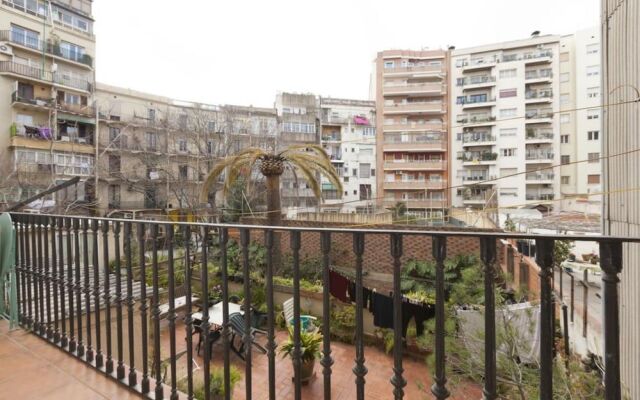 Akira Flats Roger de Flor Chic apartment